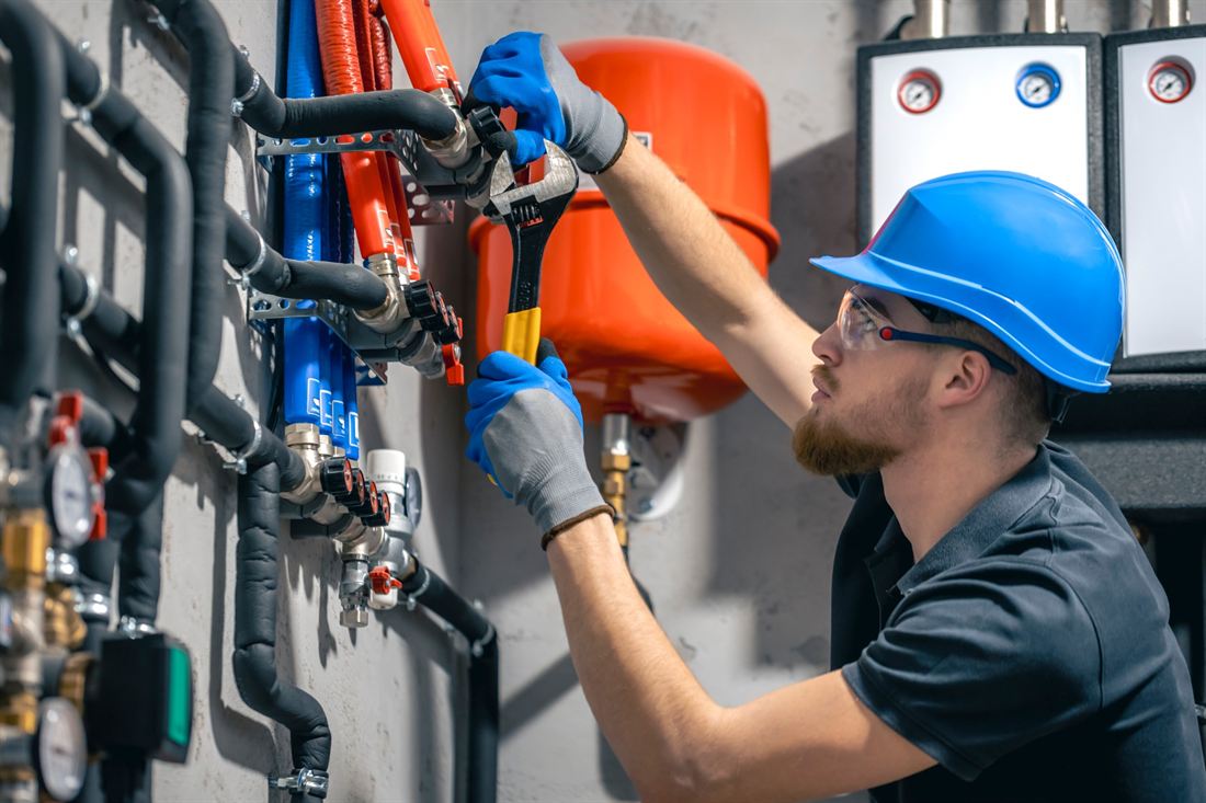 Réglage d'un collecteur de chauffage et de son vase d'expansion